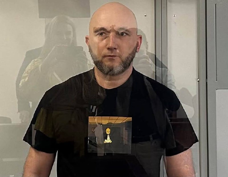 Екссуддя Тандир виступив з останнім словом у футболці з портретом головуючого судді